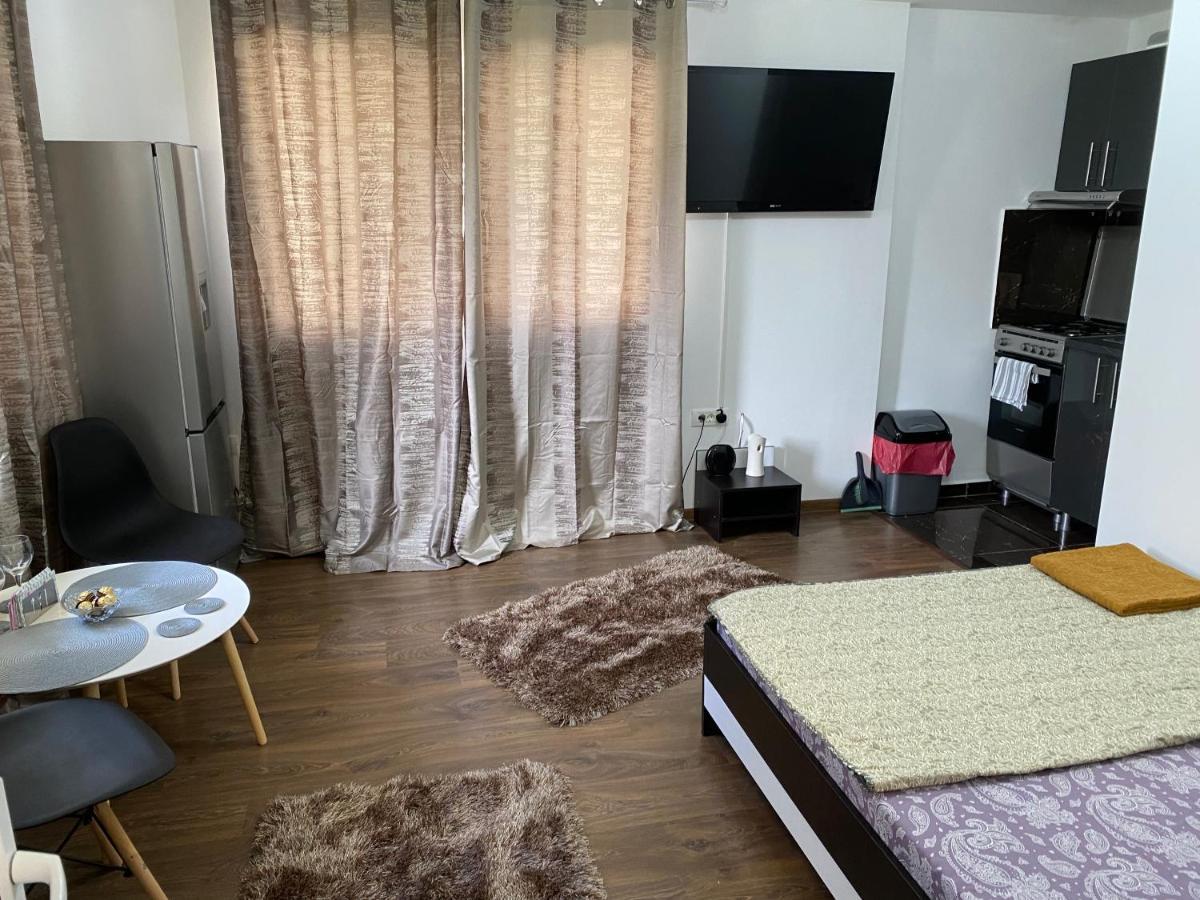 Amazing 1 Bed Flat Apartment ไกรโอวา ภายนอก รูปภาพ
