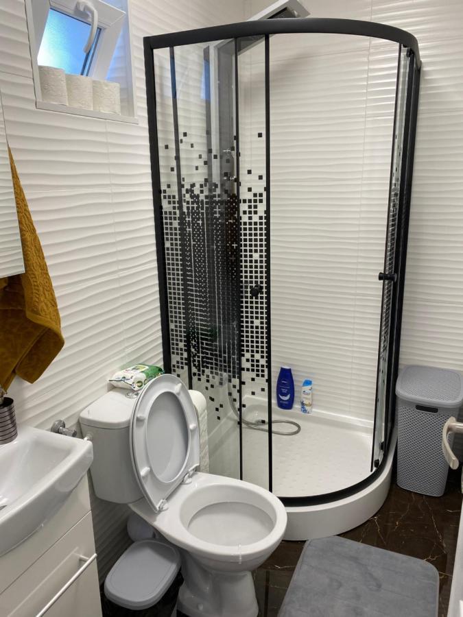 Amazing 1 Bed Flat Apartment ไกรโอวา ภายนอก รูปภาพ