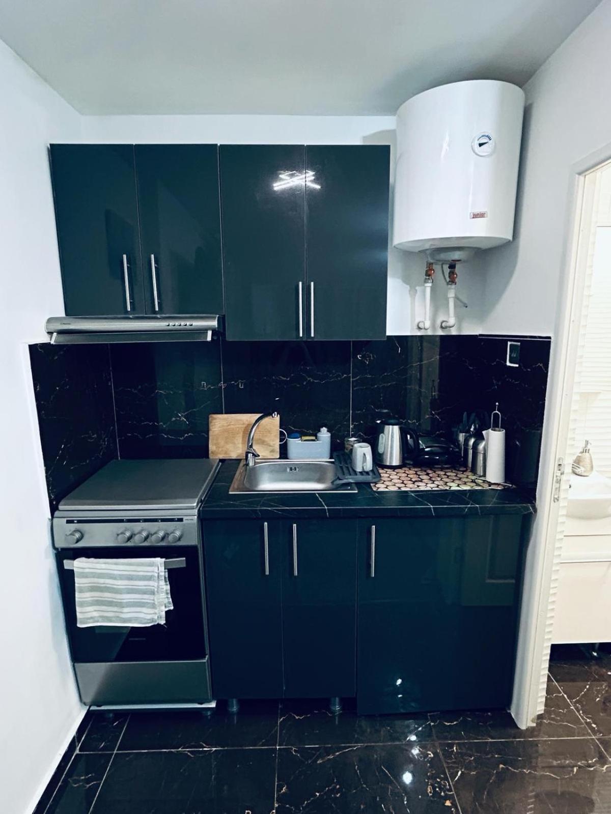 Amazing 1 Bed Flat Apartment ไกรโอวา ภายนอก รูปภาพ